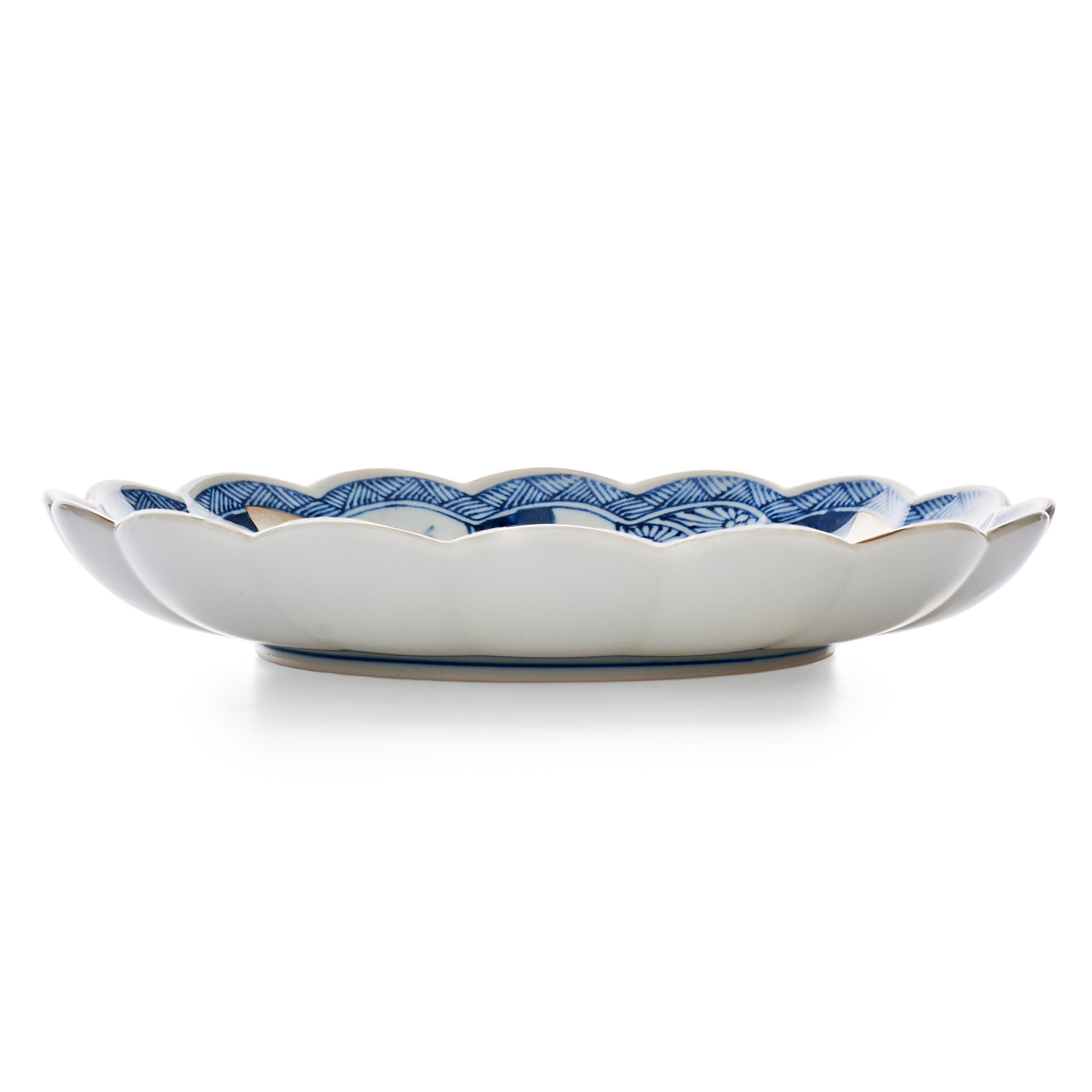 Rinkurou Kiln Silvery Blue Royal Chrysanthemum Plate 19.5 cm (Side View)